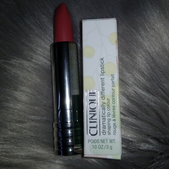 CLINIQUE DRAMATICALLY LIPSTICK - Picture 3 of 4